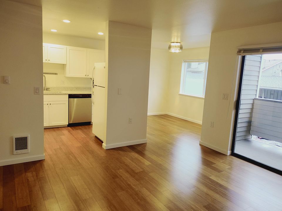 B105 Living Room