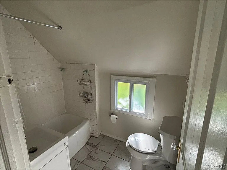 40 Lisbon Ave #UPPER — Photo 19