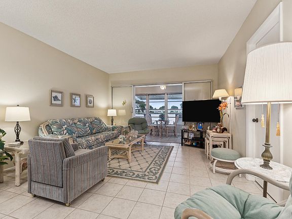4th image of 1118 Lake Terrace #110