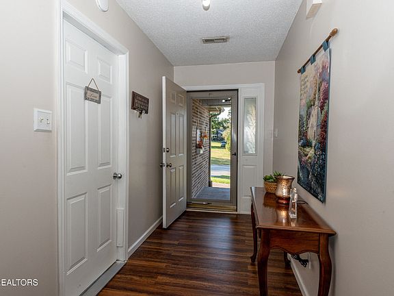 4th image of 2318 Dublin Dr