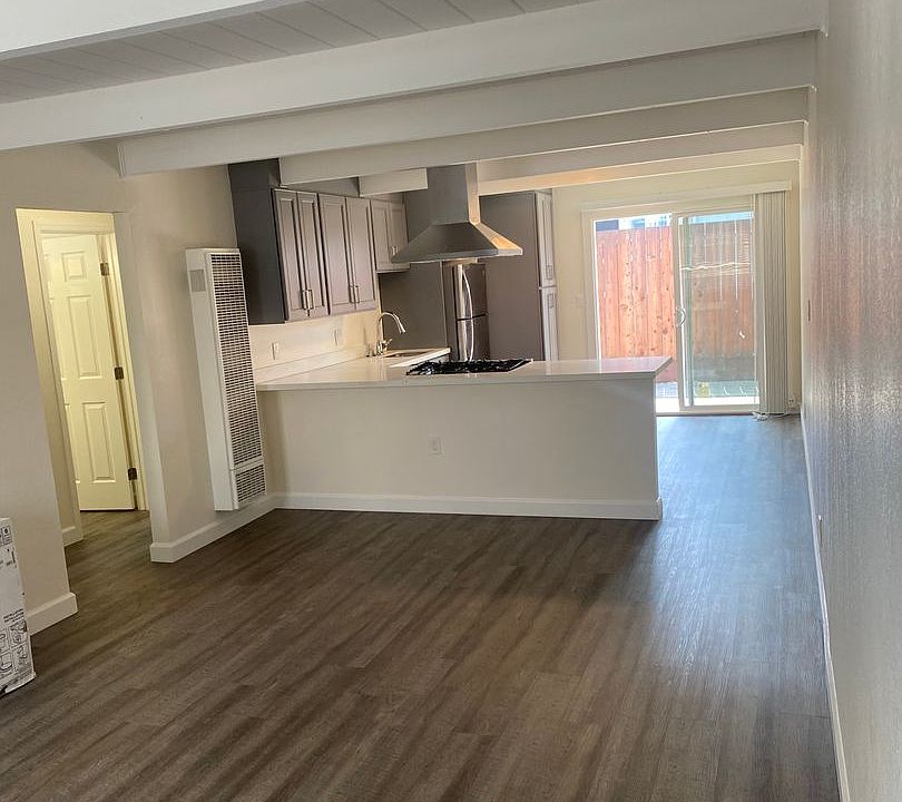2nd image of 1612 Lexington Ave APT 3