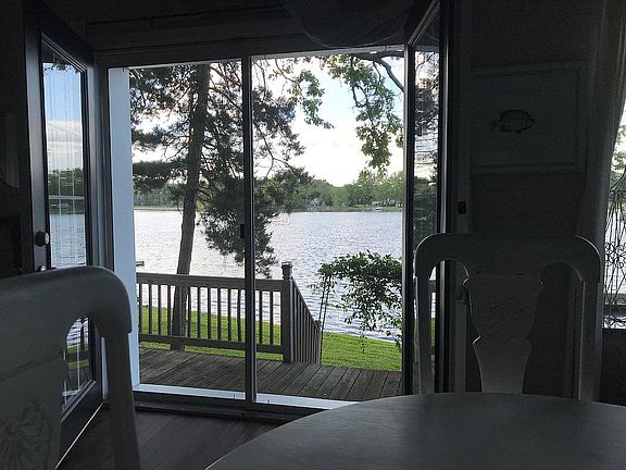 3rd image of 3693 Lakeview Dr