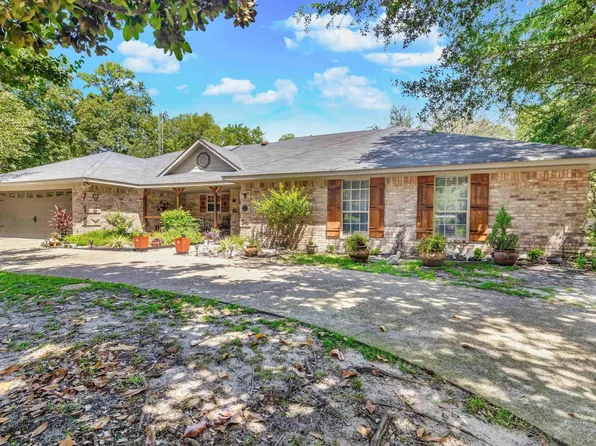 719 Greenbriar Trl, Holly Lake Ranch, TX 75765