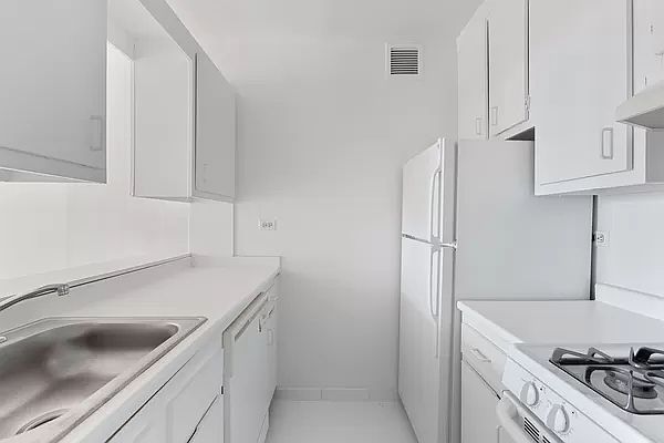 1st image of 200 E 72nd St APT 9J