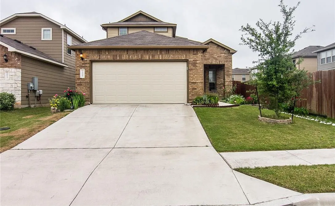 3 bed, 2.5 bath, 1975 sqft, $2,300 — Photo 2
