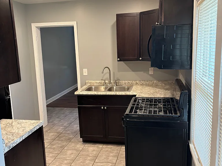 1008 N 48th Ave — Photo 5