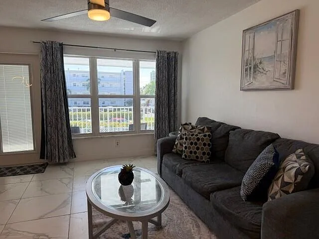 1110 N Riverside Dr #25 — Photo 10