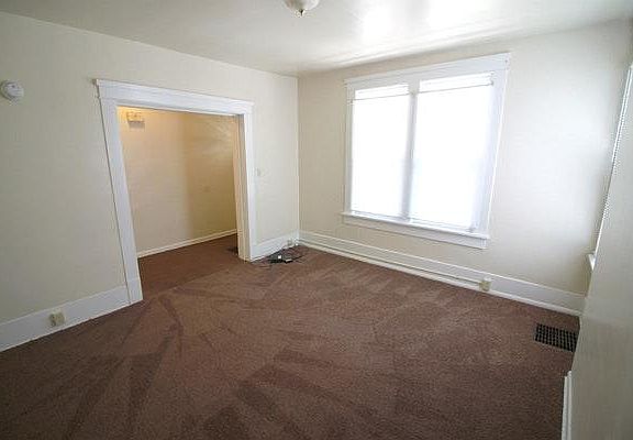 4th image of 136 E Lane Ave