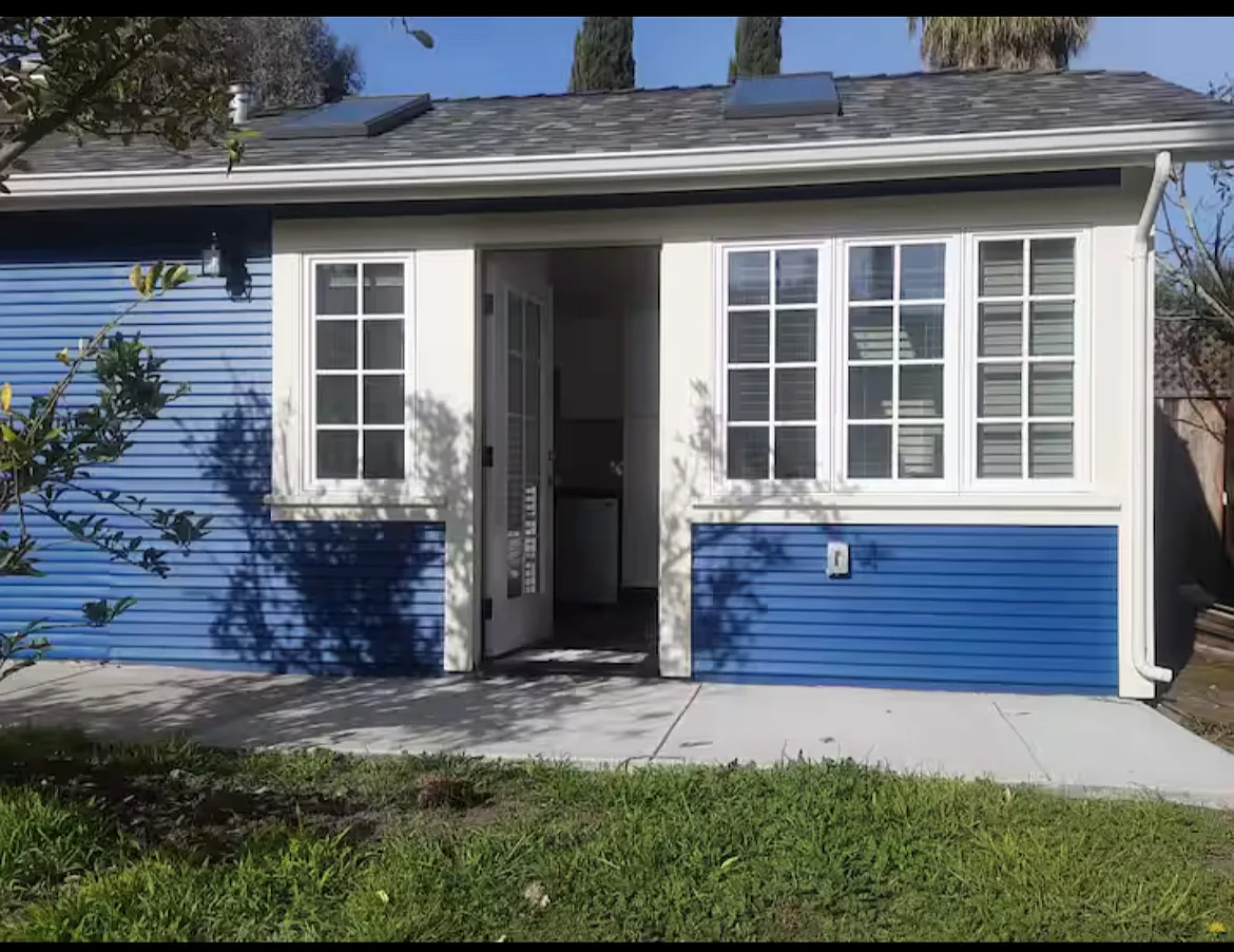 Studio, 400 sqft, $2,995 — Photo 1