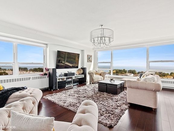 3rd image of 3180 N Lake Shore Dr APT 11H
