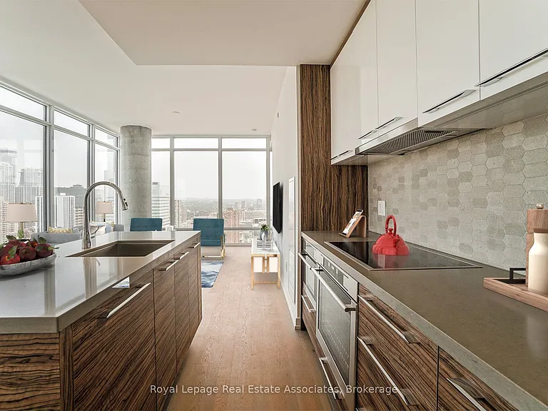 488 University Ave #2302 — Photo 15