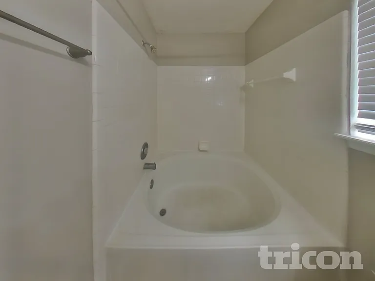 340 Shamrock Ave S — Photo 9