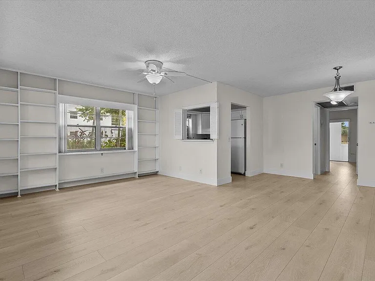 142 Kent St #I — Photo 2