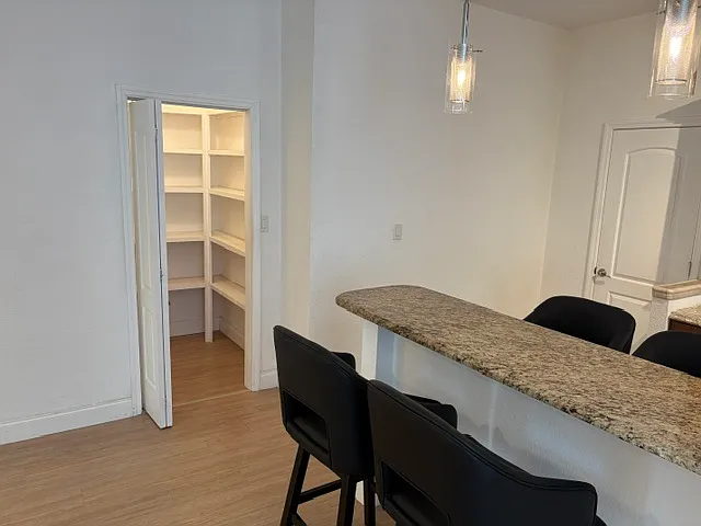 408 S Riverside Dr #5 — Photo 7