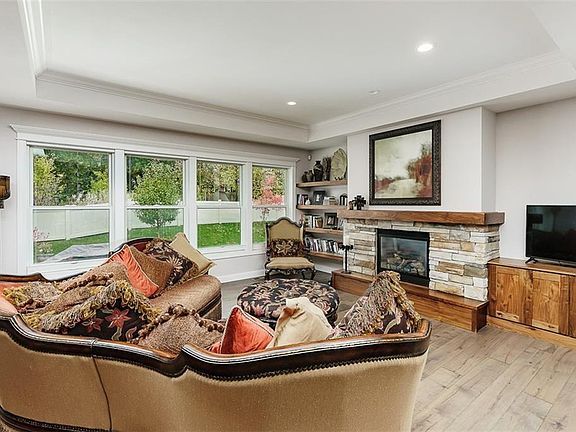 3rd image of 2735 Burlwood Dr