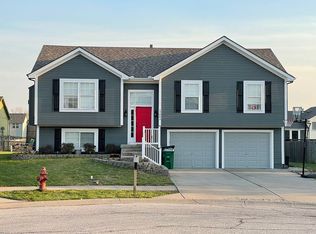 12003 E 213th Ter, Peculiar, MO 64078