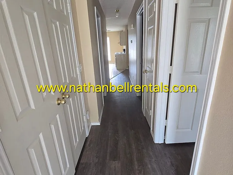 544 Kirkland Ln — Photo 10