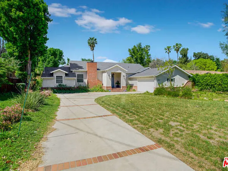 5907 Jumilla Ave — Photo 10