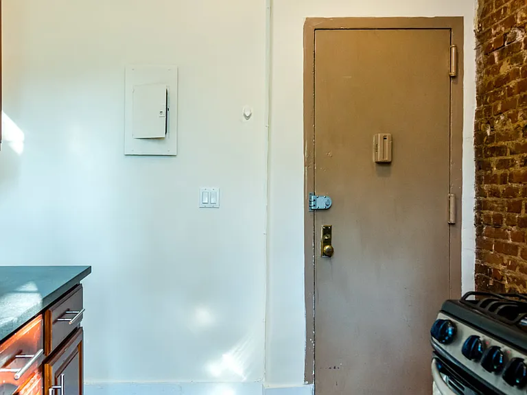 117 S 4th St #21 — Photo 9