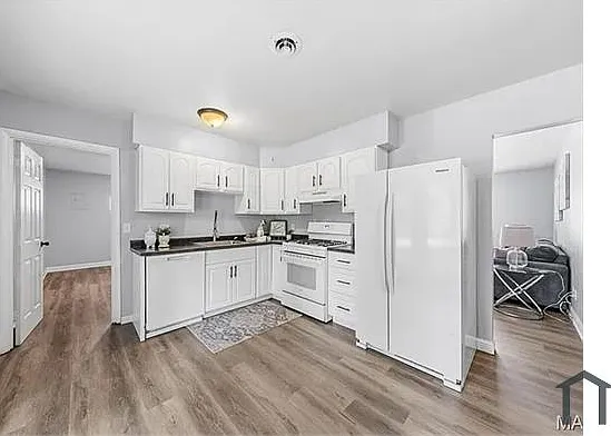 9838 Tanbark Ln — Photo 3