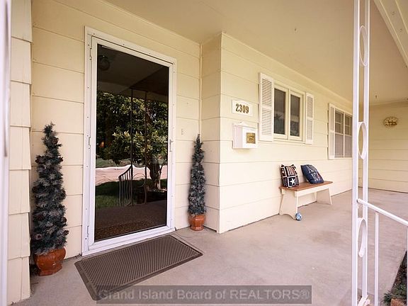 2nd image of 2309 W Phoenix Ave