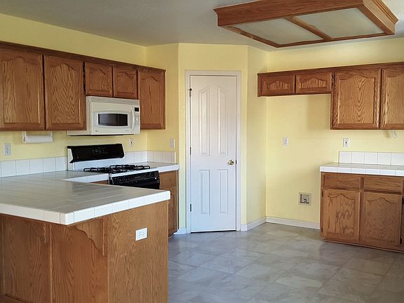 4th image of 532 W Windsor Dr
