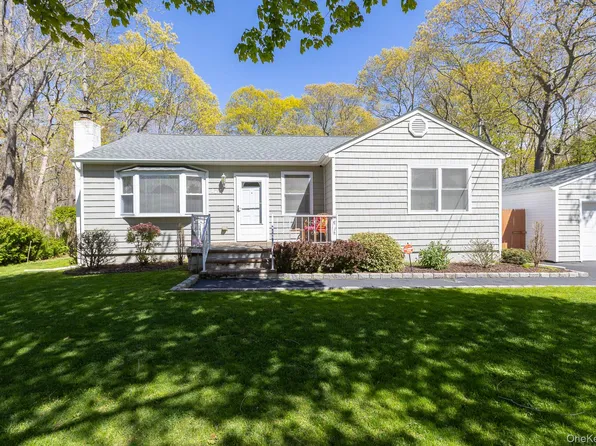 17 Biltmore Drive, Mastic Beach, NY 11951