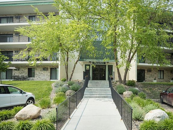 2nd image of 10521 Cedar Lake Rd APT 202