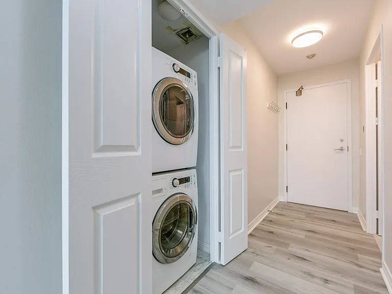 942 Yonge St #804 — Photo 8