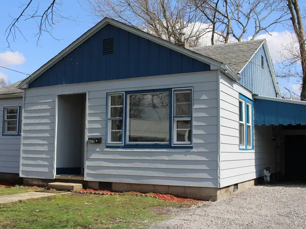 402 NW 7th St #A, Fairfield, IL 62837