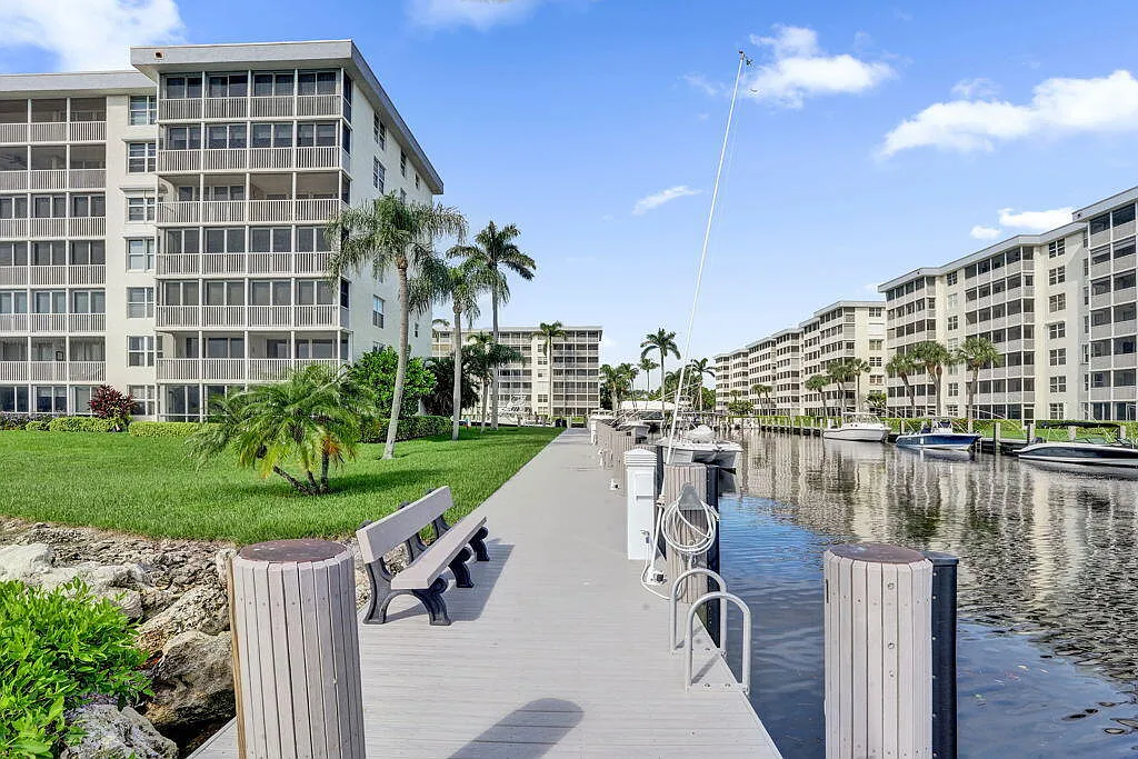 2 bed, 2.0 bath, 1290 sqft, $4,500 — Photo 4