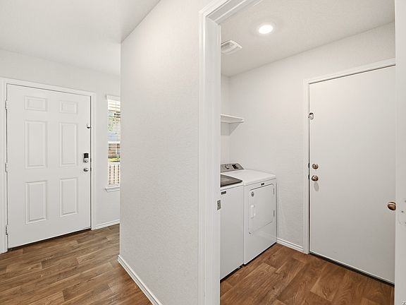 5th image of 216 E Middle Green Loop