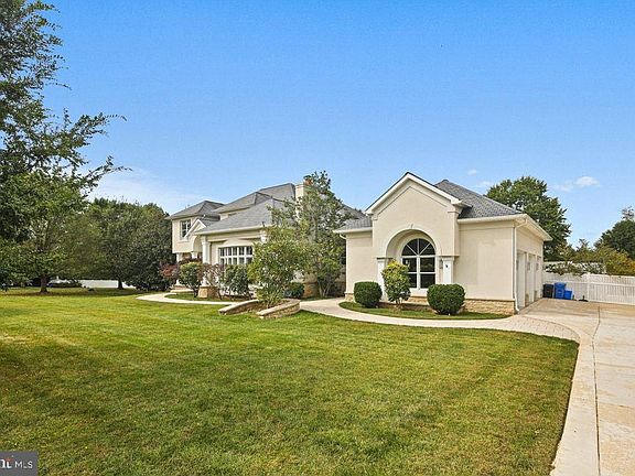 3rd image of 21612 Ripplemead Dr