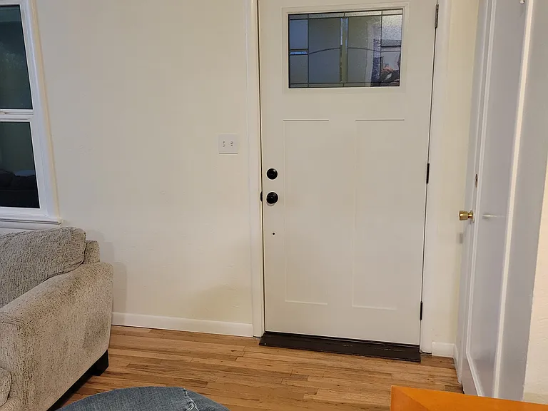 911 NE Campus Dr — Photo 8