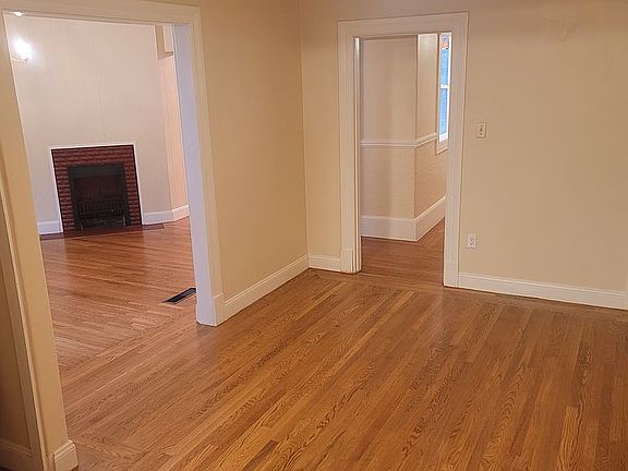 2nd image of 515 Eureka St