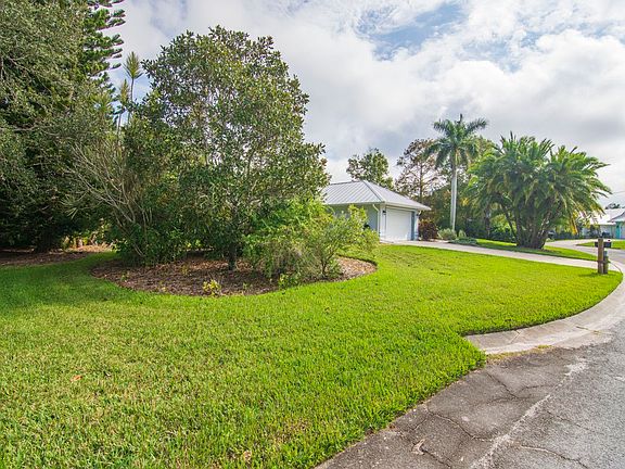 2nd image of 109 Thunderbird Dr