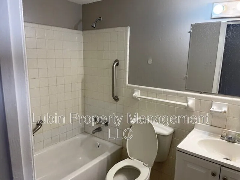 3 bed, 1.0 bath, 980 sqft, $1,099 — Photo 4
