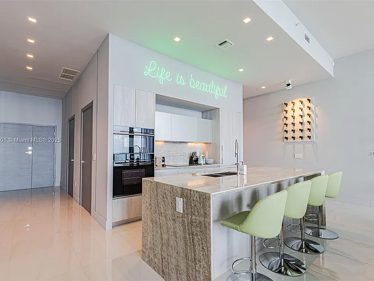 480 NE 31st St #Penthouse 5002 — Photo 3