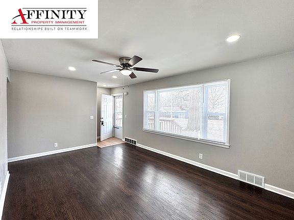 3rd image of 5625 N Amoret Ave