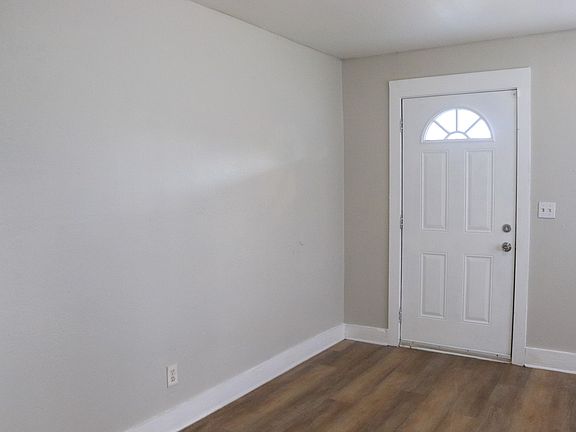 3rd image of 1355 Hart St