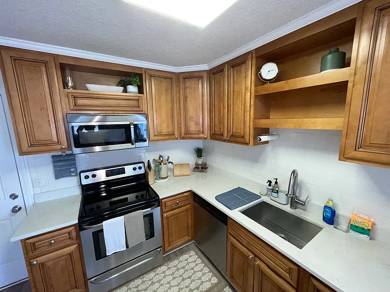 2219 Pine Pl — Photo 3