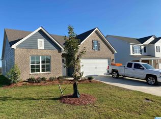 1015 Greenhead Dr, Alabaster, AL 35007
