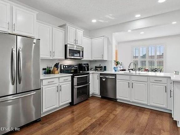 4th image of 13439 Isla Vista Dr