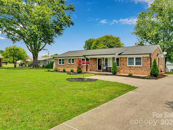 2nd image of 905 Blalock Dr
