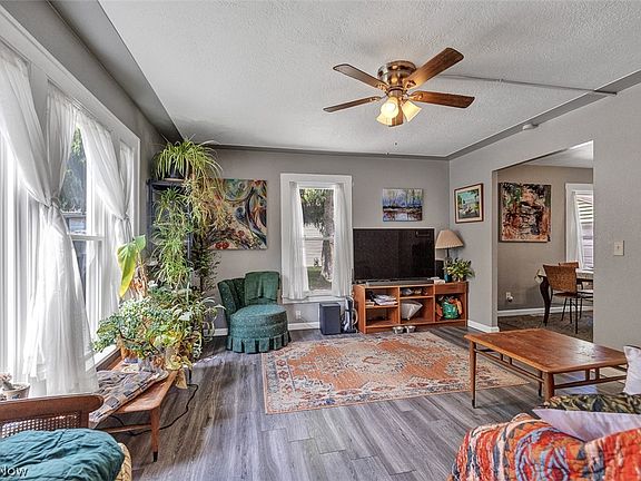 4th image of 133 Crownhill Ave