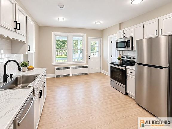 3rd image of 54 Park Ave