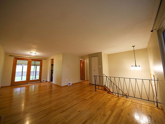 4th image of 5475 California Ave
