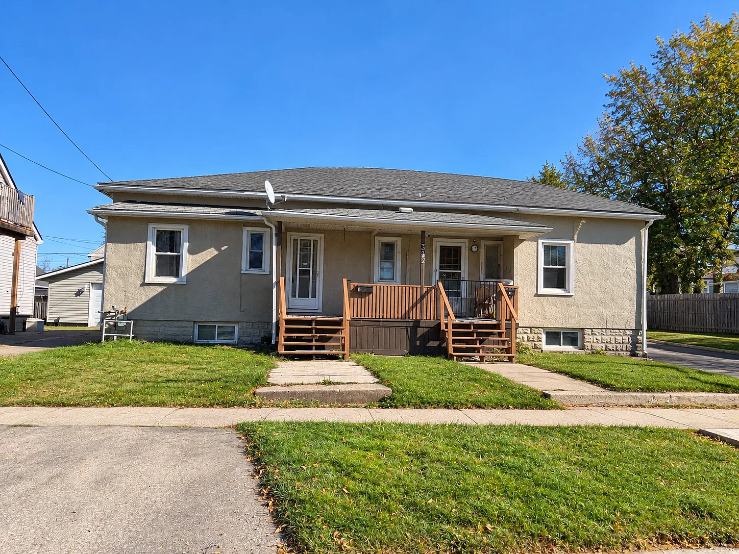 322 McAlpine Avenue South, Unit D, Welland — Photo 1