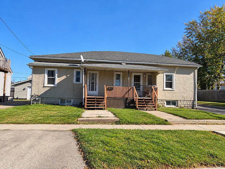 322 McAlpine Ave S