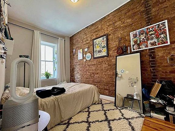 3rd image of 464 W 23rd St #F4